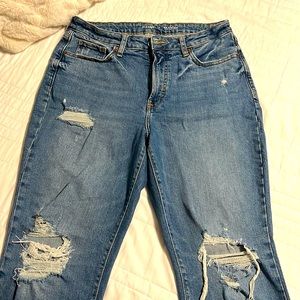 Old Navy women’s distressed jeans. Size 12 :)